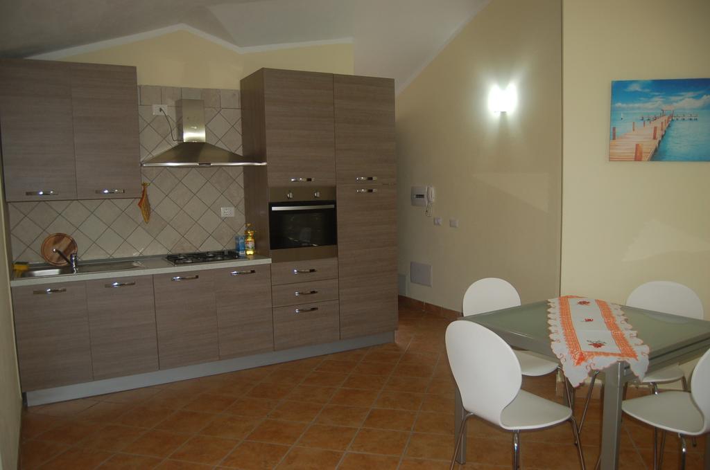 Relax Al Mare Apartment Олбия Стая снимка