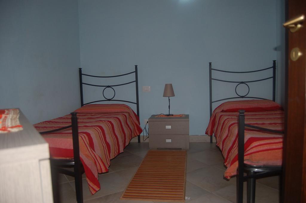 Relax Al Mare Apartment Олбия Стая снимка