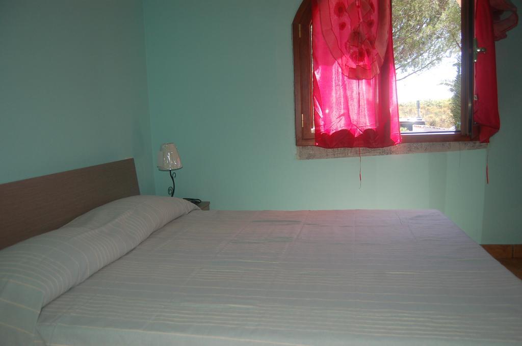 Relax Al Mare Apartment Олбия Стая снимка