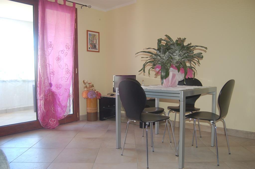 Relax Al Mare Apartment Олбия Стая снимка