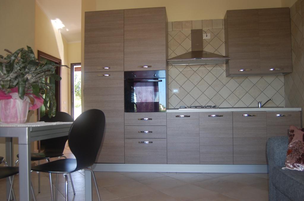 Relax Al Mare Apartment Олбия Стая снимка